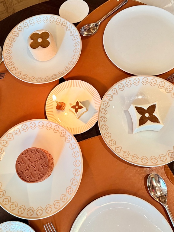 Le Café Louis Vuitton