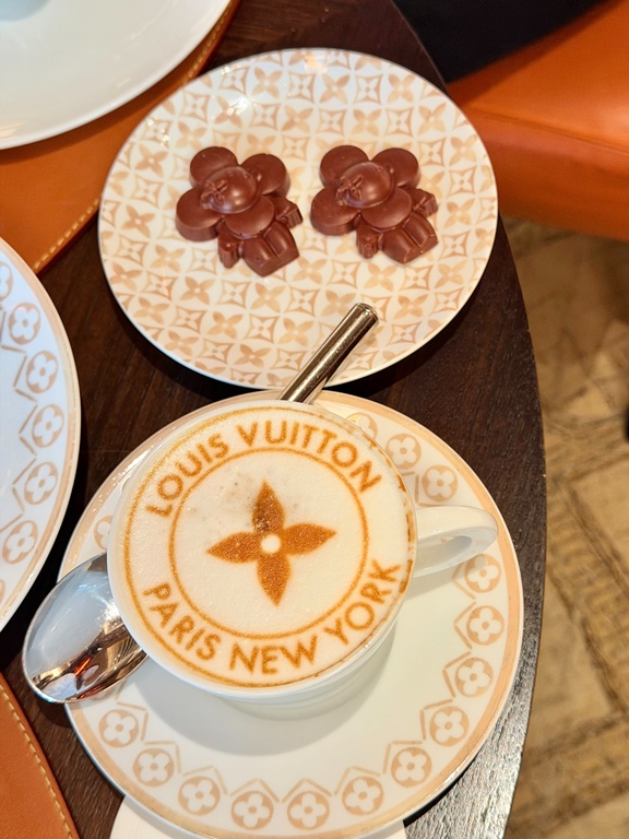 Le Café Louis Vuitton
